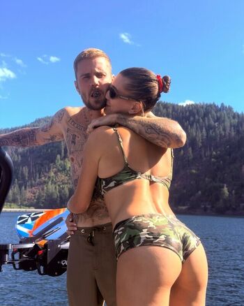 Full leaked Hailey baldwin bieber private onlyfans photo