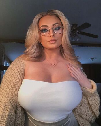 Full leaked Hailey brown private onlyfans photo