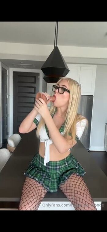 Full leaked Hallie da blonde private onlyfans photo