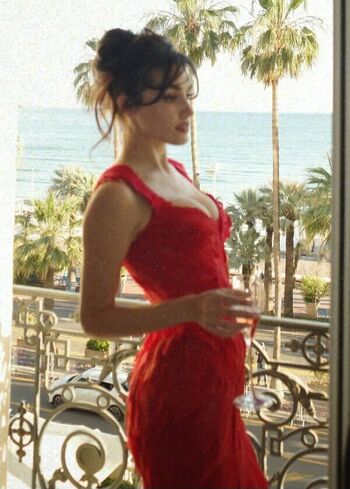 Full leaked Hande ercel private onlyfans photo