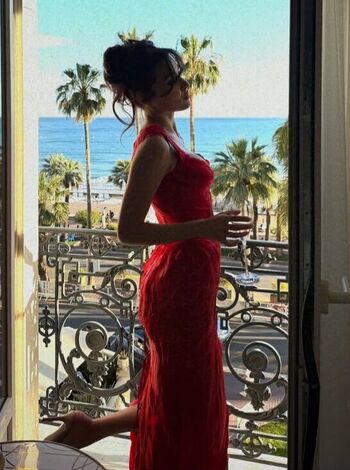 Full leaked Hande ercel private onlyfans photo