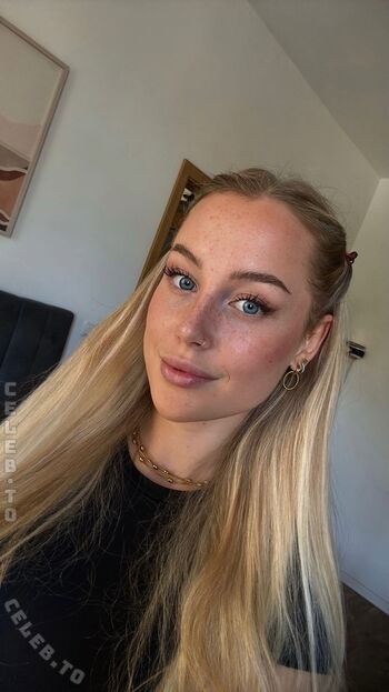 Full leaked Hannaahlenii private onlyfans photo