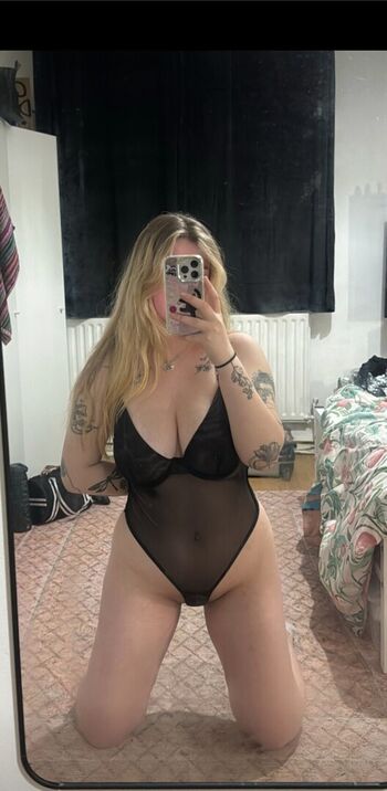 Full leaked Harrieteleanor private onlyfans photo