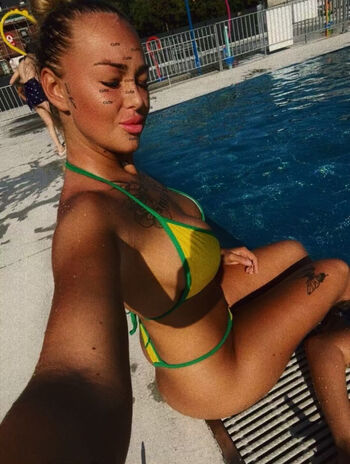 Full leaked Helenaeliart private onlyfans photo