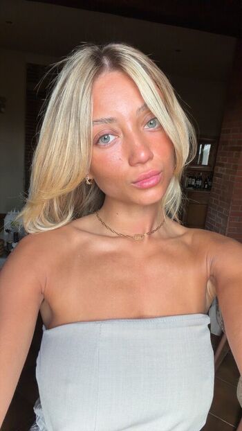 Full leaked Hello iris private onlyfans photo