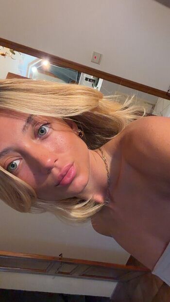 Full leaked Hello iris private onlyfans photo