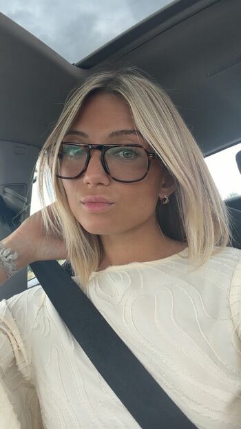 Full leaked Hello iris private onlyfans photo