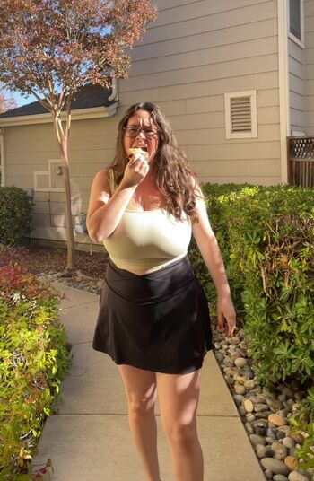 Full leaked Hellsbelllllls private onlyfans photo