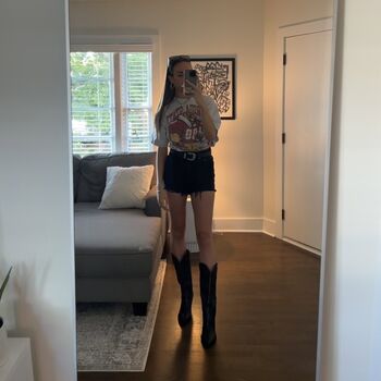 Full leaked Heymoll private onlyfans photo