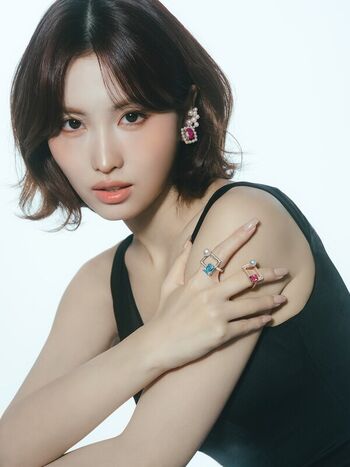 Hirai Momo