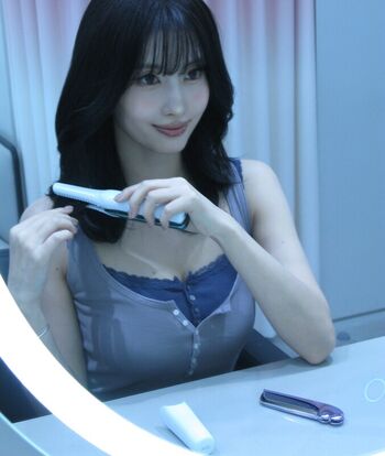 Hirai Momo