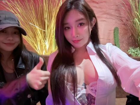 Full leaked Hitomi songyuxin page private onlyfans photo