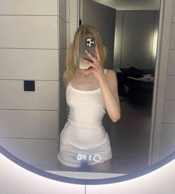 Full leaked Hloeflower private onlyfans photo