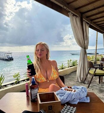 Full leaked Holly harrington page private onlyfans photo