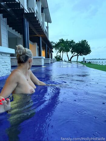 Full leaked Holly hotwife private onlyfans photo
