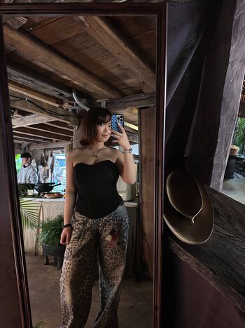 Full leaked Holly shu private onlyfans photo