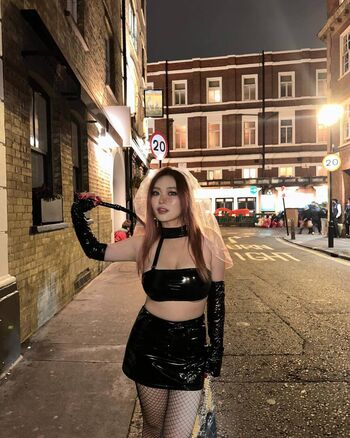 Full leaked Holly shu page private onlyfans photo