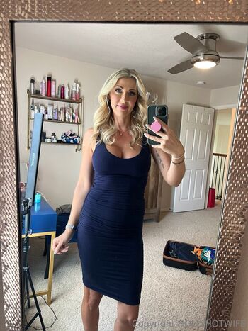 Full leaked Hollyhotwife private onlyfans photo