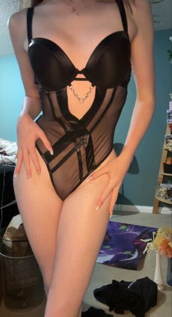 Full leaked Honeybeehost private onlyfans photo