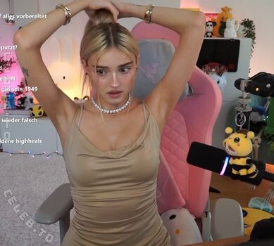 Full leaked Honeypuu page private onlyfans photo