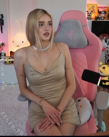 Full leaked Honeypuu page private onlyfans photo
