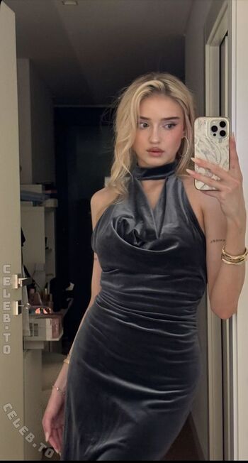 Full leaked Honeypuu page private onlyfans photo