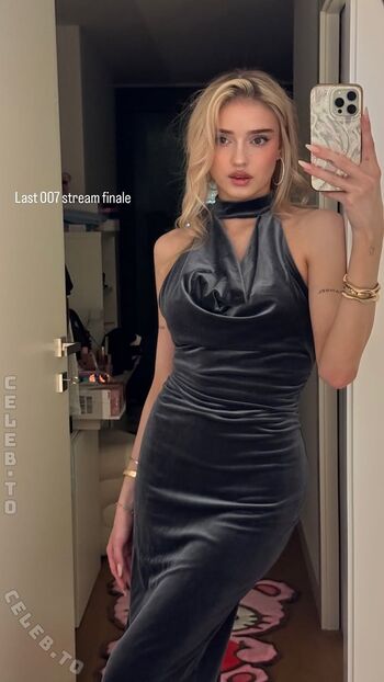 Full leaked Honeypuu private onlyfans photo