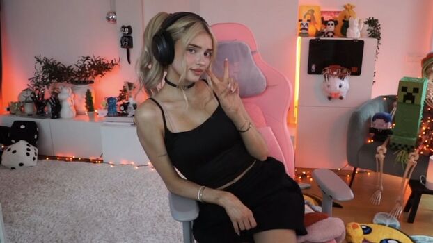 Full leaked Honeypuu private onlyfans photo