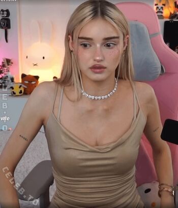 Full leaked Honeypuu private onlyfans photo