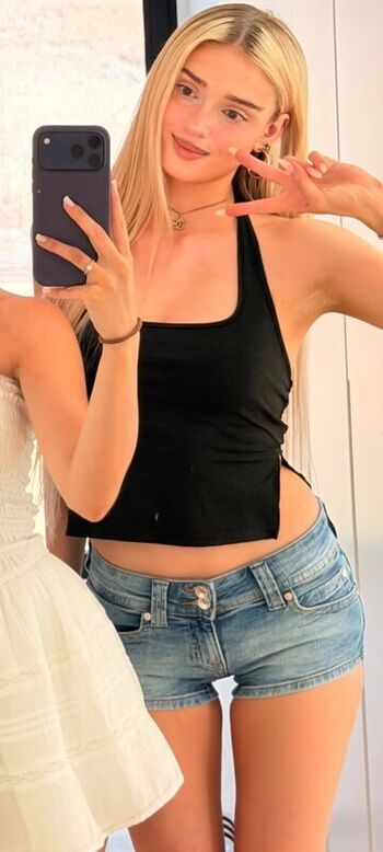 Full leaked Honeypuu private onlyfans photo