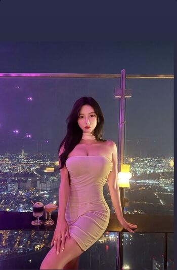 Full leaked Honeyvivi private onlyfans photo