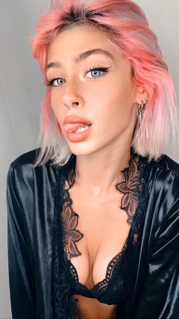 Full leaked Hoshen bar private onlyfans photo