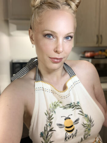 Hot_Ann_Streamy