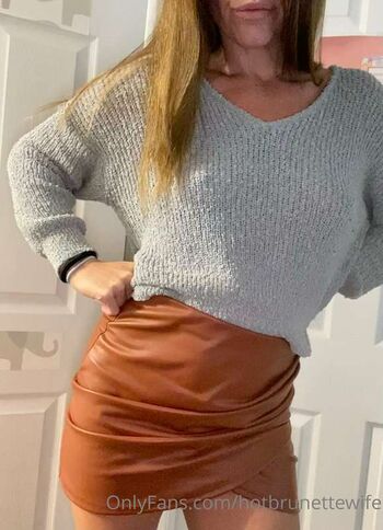 Full leaked Hotbrunettewife page private onlyfans photo