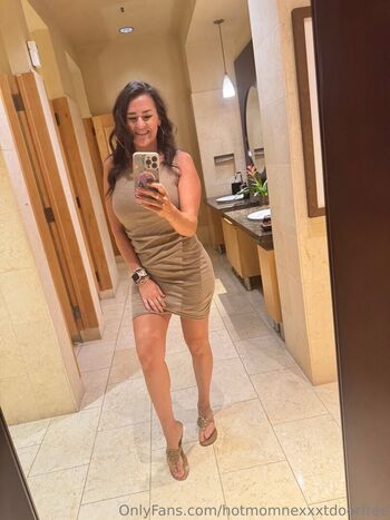 hotmomnexxxtdoorfree