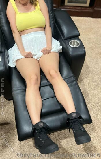 Full leaked Hotyogawife private onlyfans photo