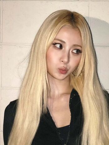 Huh Yunjin 허윤진