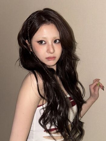 Huh Yunjin 허윤진