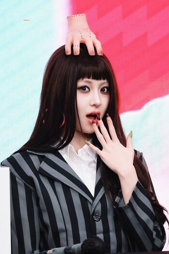 Huh Yunjin 허윤진