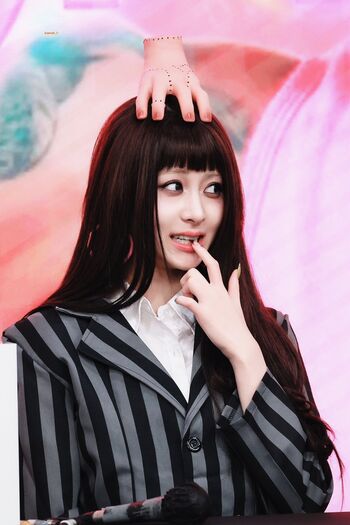 Huh Yunjin 허윤진