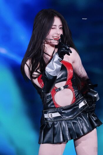 Huh Yunjin 허윤진