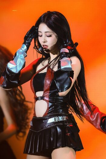 Huh Yunjin 허윤진