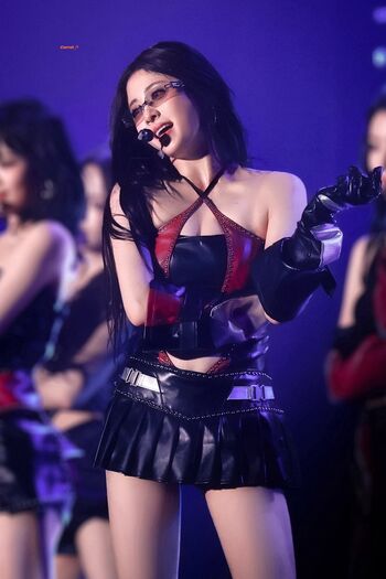 Huh Yunjin 허윤진