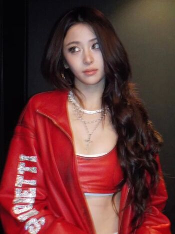 Huh Yunjin 허윤진