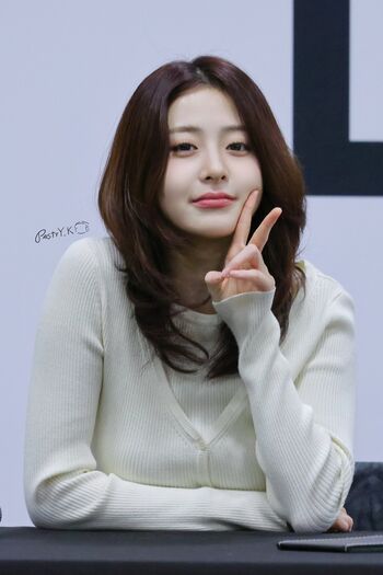 Huh Yunjin 허윤진