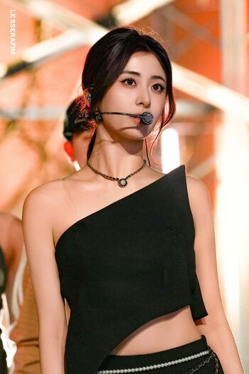 Huh Yunjin 허윤진