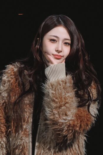 Huh Yunjin 허윤진