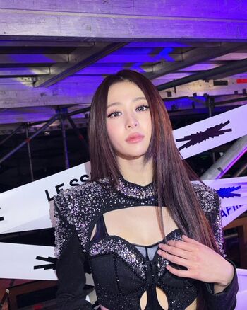 Huh Yunjin 허윤진