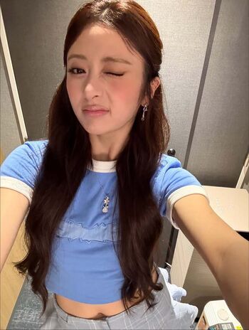 Huh Yunjin 허윤진