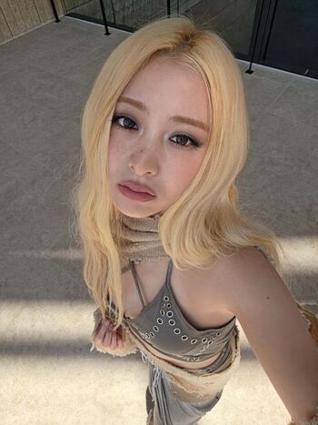 Huh Yunjin 허윤진